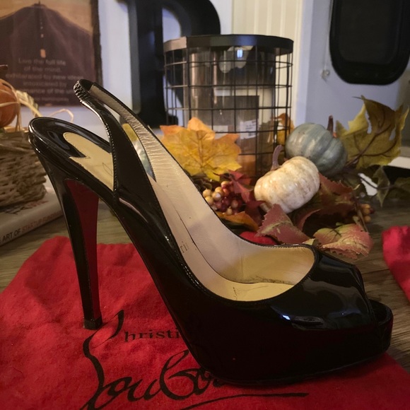 Christian Louboutin Peep Toe Slingback - Picture 4 of 6